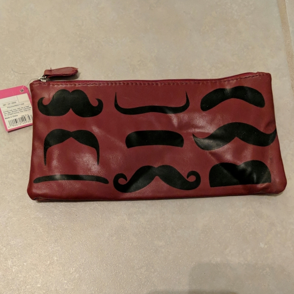 Mustache clutch